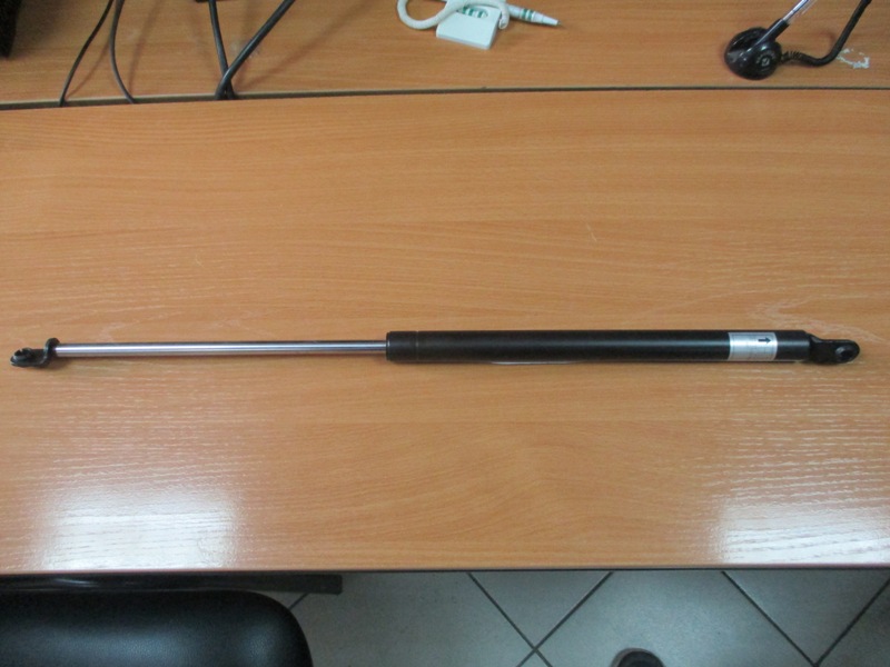 Амортизатор багажников (600мм,40кг)Space