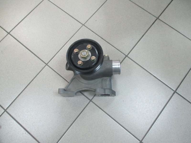 Помпа водяная 04ЕМ84413 Hyundai Univers