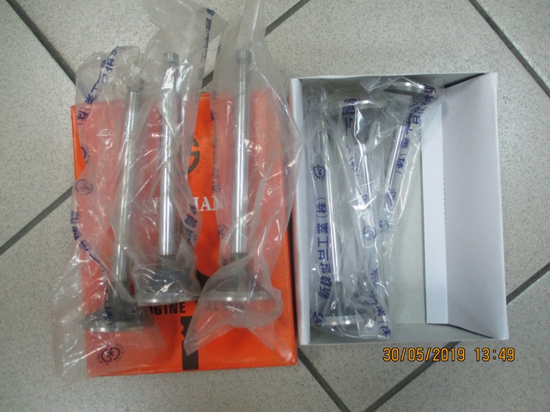 Клапан выпускной оригинал   ДВС  D6AB Aero Space