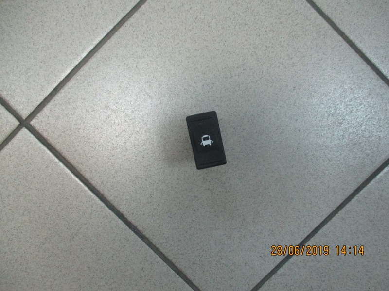 Кнопка освещения багажника Hyundai Univers